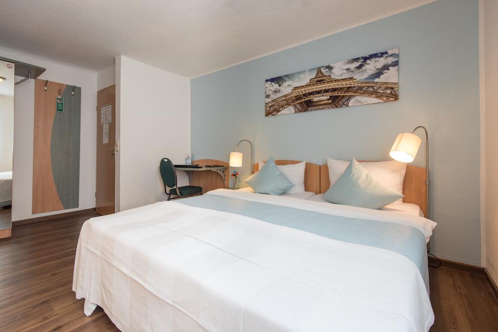 Residenz Hotel วุปปาทัล ภายนอก รูปภาพ